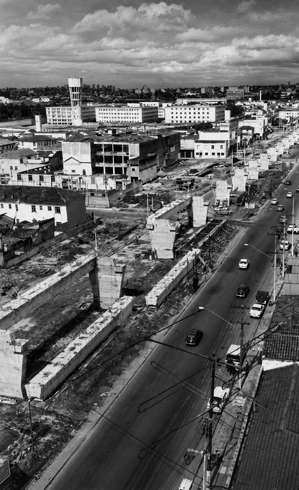 Construção do elevado da Linha 1-Azul, colunas de sustentação