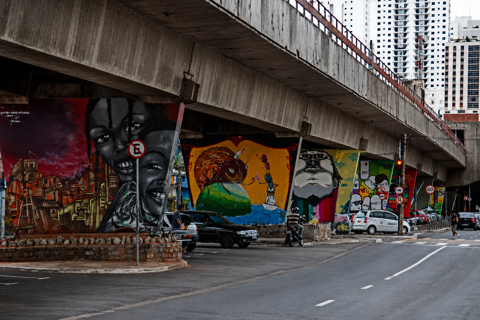 Mural com o texto Museu Aberto de Arte Urbana